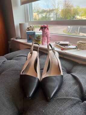 Tahari Two-Tone Black and Cream Pointed Slingback Pumps